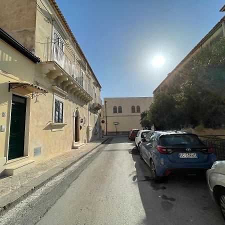 Casa Crispi Hotel Noto Exterior photo